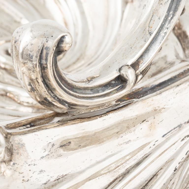 Gustaf Theodor Folcker, serveringsskål, silver, nyrokoko, Stockholm 1853.