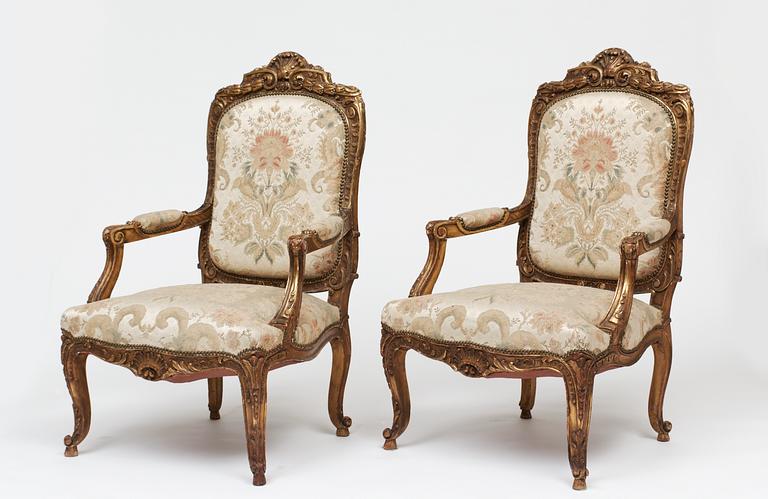 FÅTÖLJER, ett par. Louis XV-stil, 1800-talets slut.