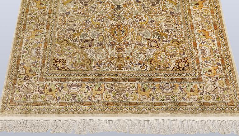 Matta, orientalisk old, silke, ca 202 x 123 cm.