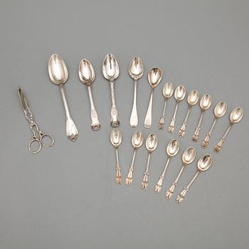 SKEDAR samt TÅNG, 18 st, silver, sent 1800/1900-tal. Total vikt ca 213 g.