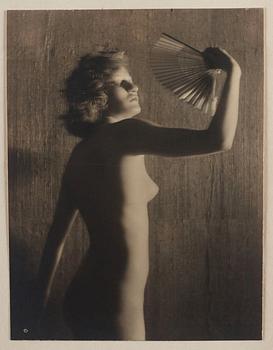Karl Struss, "48 photographs of the female figure".