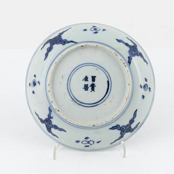 A blue and white porcelain dish, China, 17th century.
