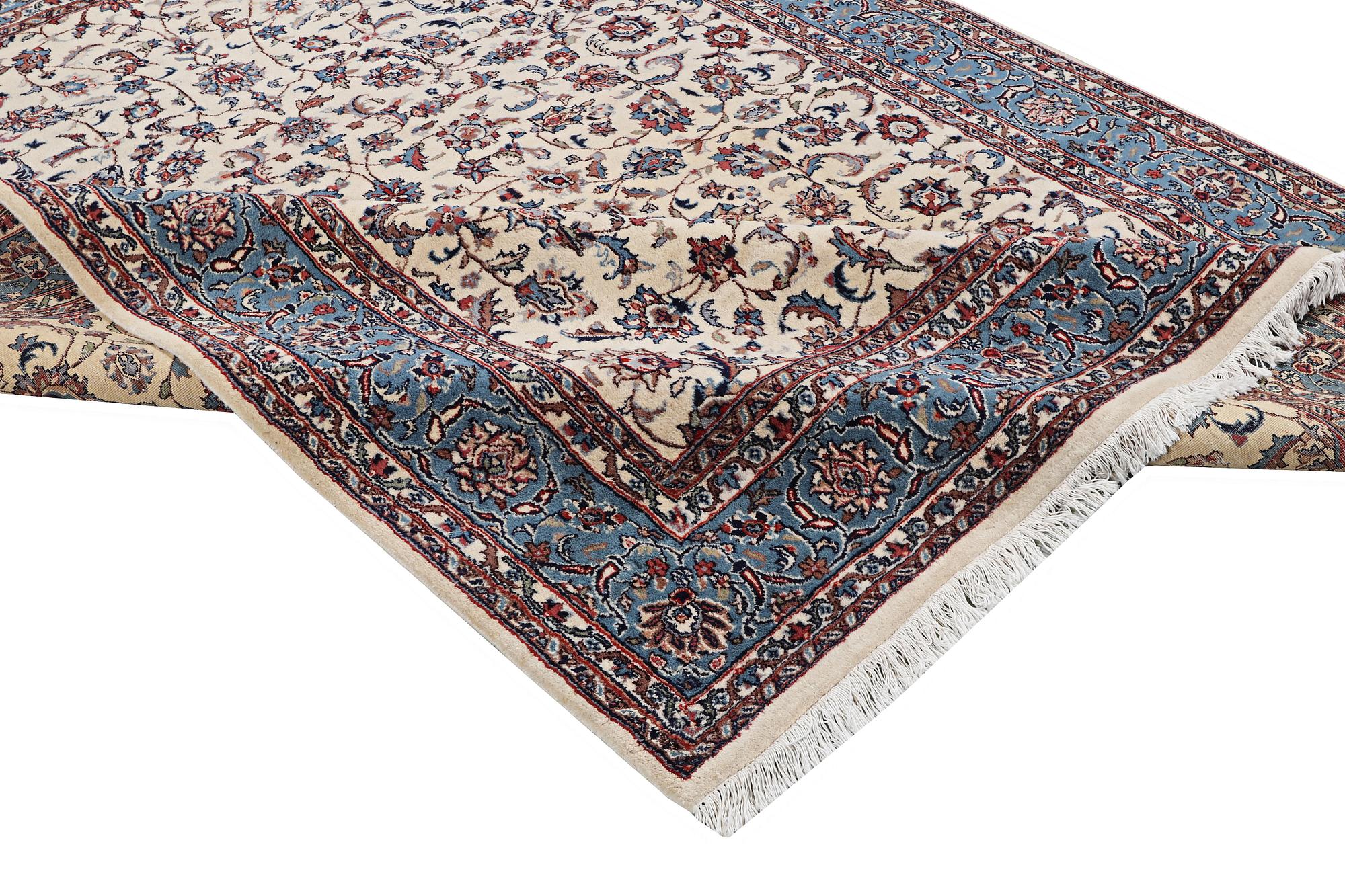 A carpet, Kashan, ca 314 x 237 cm.