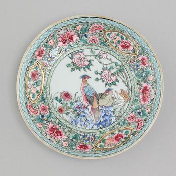 Two porcealin cups with saucers and a small dish from China, 18th century.