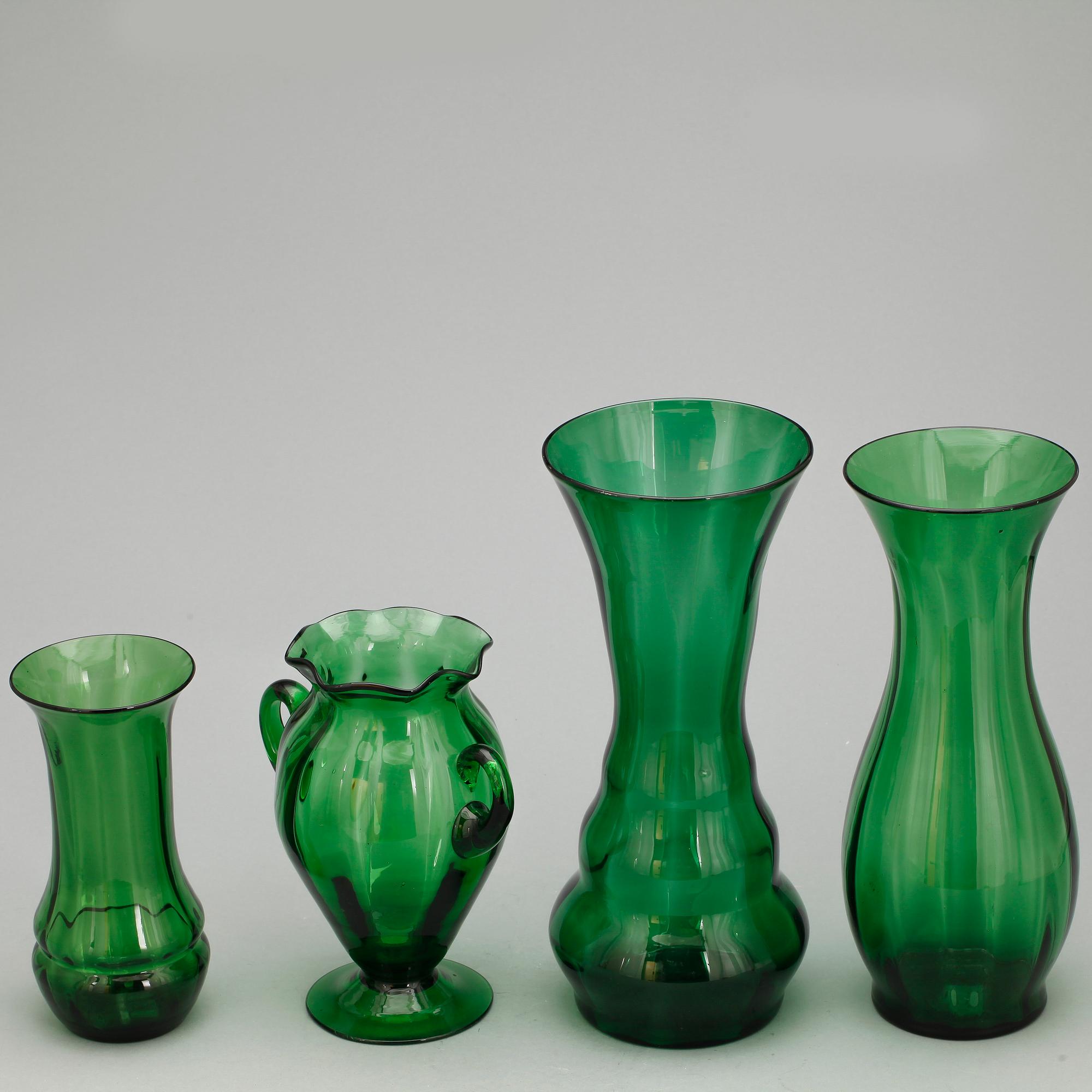 VASER, 4 st, gröntonat glas, omkring 1900.