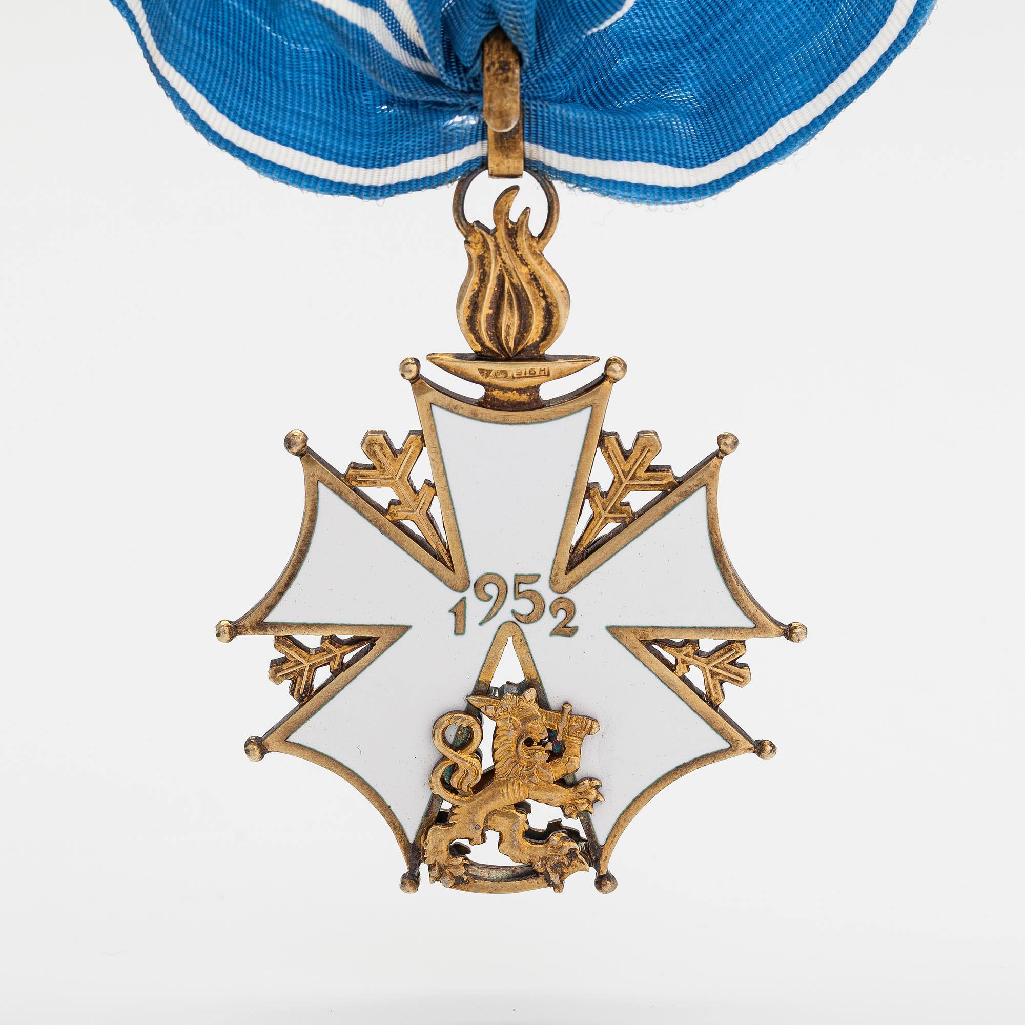 Finlands olympiska förtjänstkors, 1a klass, silver och emalj. Tillander, Helsingfors, före 1968.