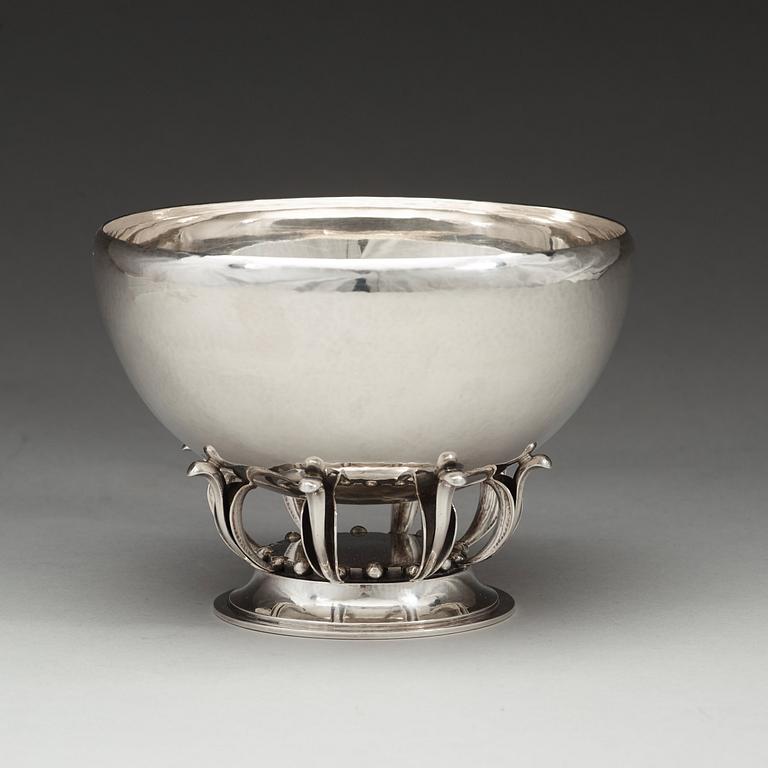 GUSTAV PEDERSEN, skål, Firma Georg Jensen, Köpenhamn 1925-32, sterling. design nr 584A.