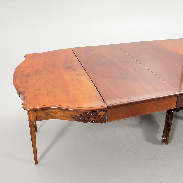 Dining table, Rococo style, first half of the 20th century.