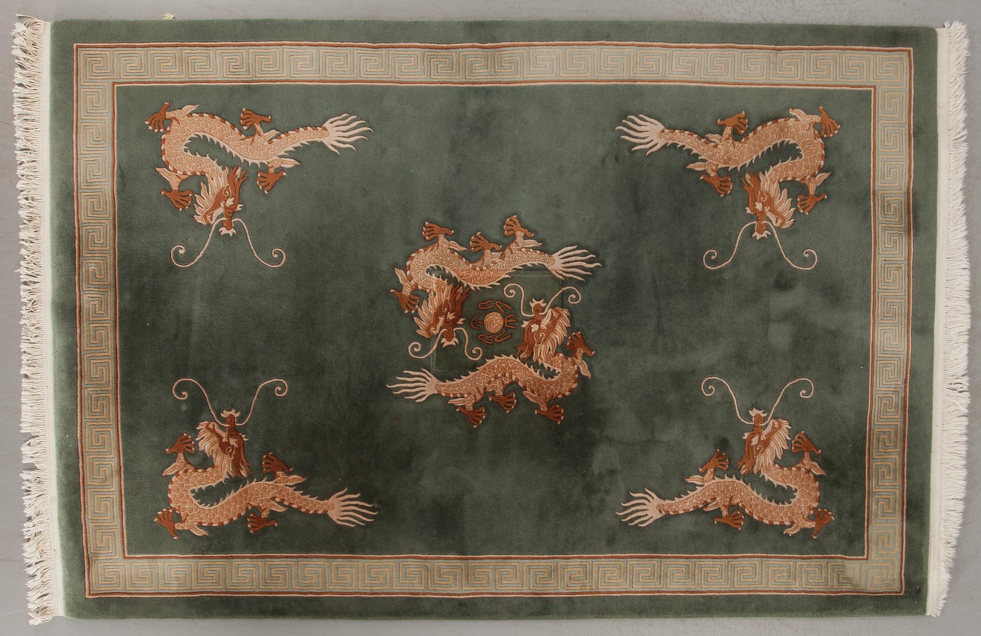 Matta, Kina old, ca 292 x 198 cm.