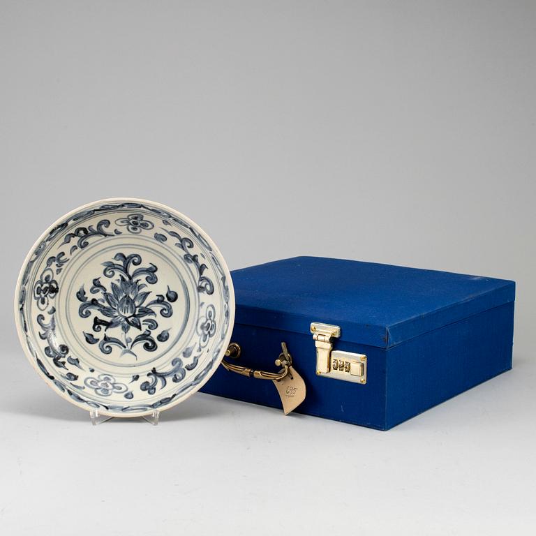 A blue and white South East Asian dish, 18th Century.