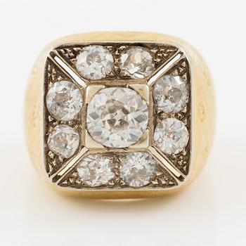Ring 18K guld med gammalslipade diamanter.
