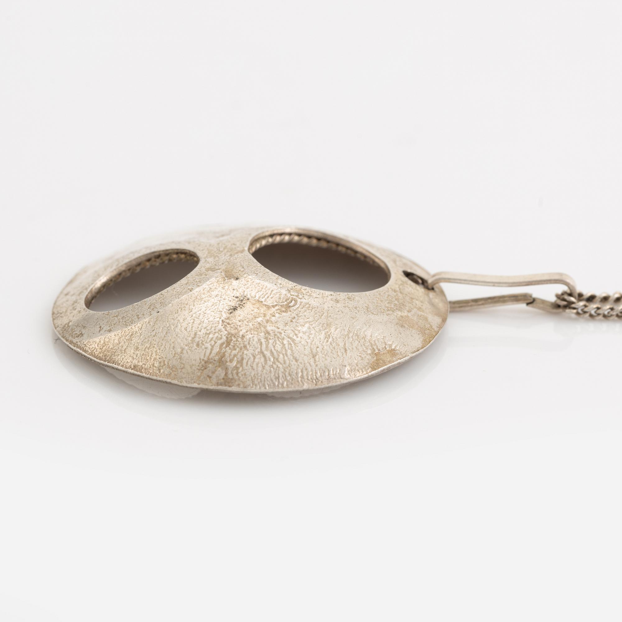 Rosa Taikon, hänge silver.