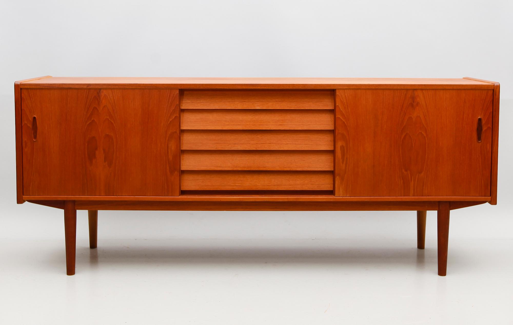 SIDEBOARD, "Trio", Nils Jonsson, Troeds, 1900-talets andra hälft.