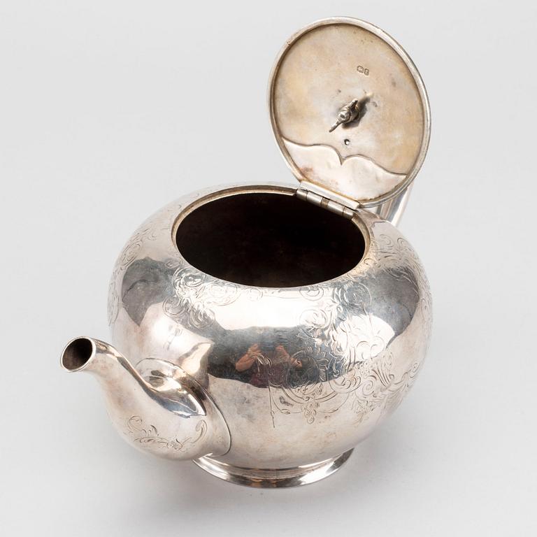 A SILVER TEAPOT LAMBERT COVENTRY St. 1860-1- London.