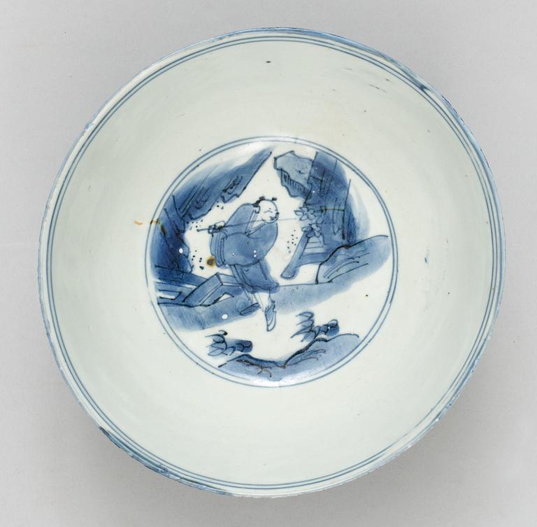 A blue and white bowl, Ming dynasty, 17th Century with Chenghua´s mark.