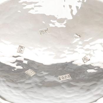 A. Tillander, skål, sterlingsilver och emalj, Åbo 2005.
