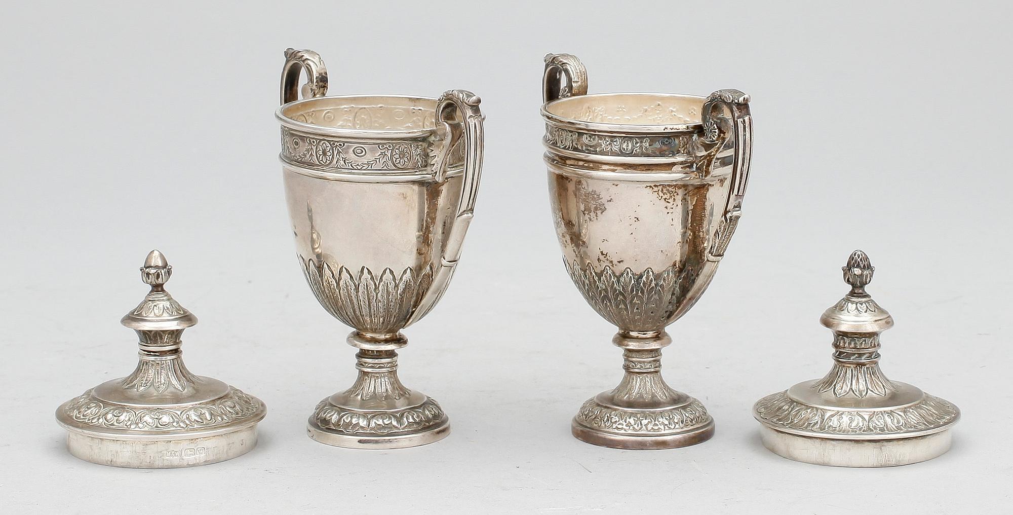 POKALER, ett par, silver, Mappin & Webb, Sheffield, 1935 & 1939. Vikt ca 186g.