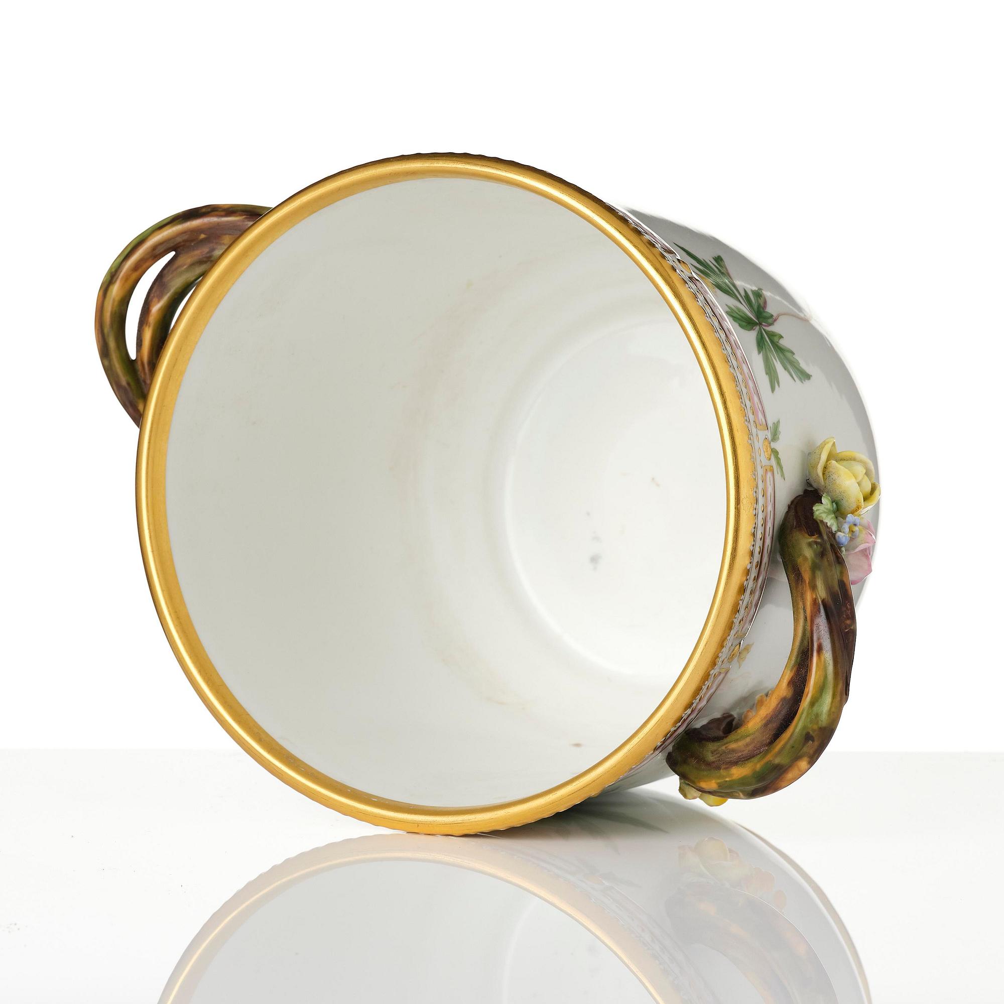 Ytterfoder/Vinkylare, porslin. 'Flora Danica', Royal Copenhagen, Danmark, 1900-tal.