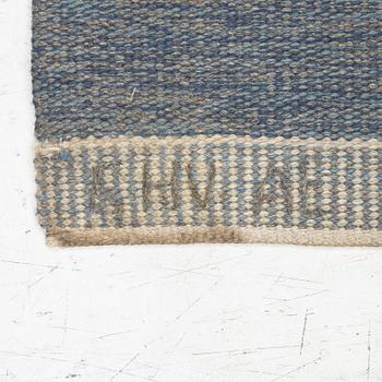 Margareta Åkerberg, matta "Jämtön blå," rölakan, ca 203 x 142 cm,  signerad GHV AB MÅ.