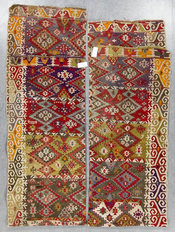 MATTA, antik Anatolisk kelim, 2 delar. Ca 372 x 75 respektive 391 x 75.