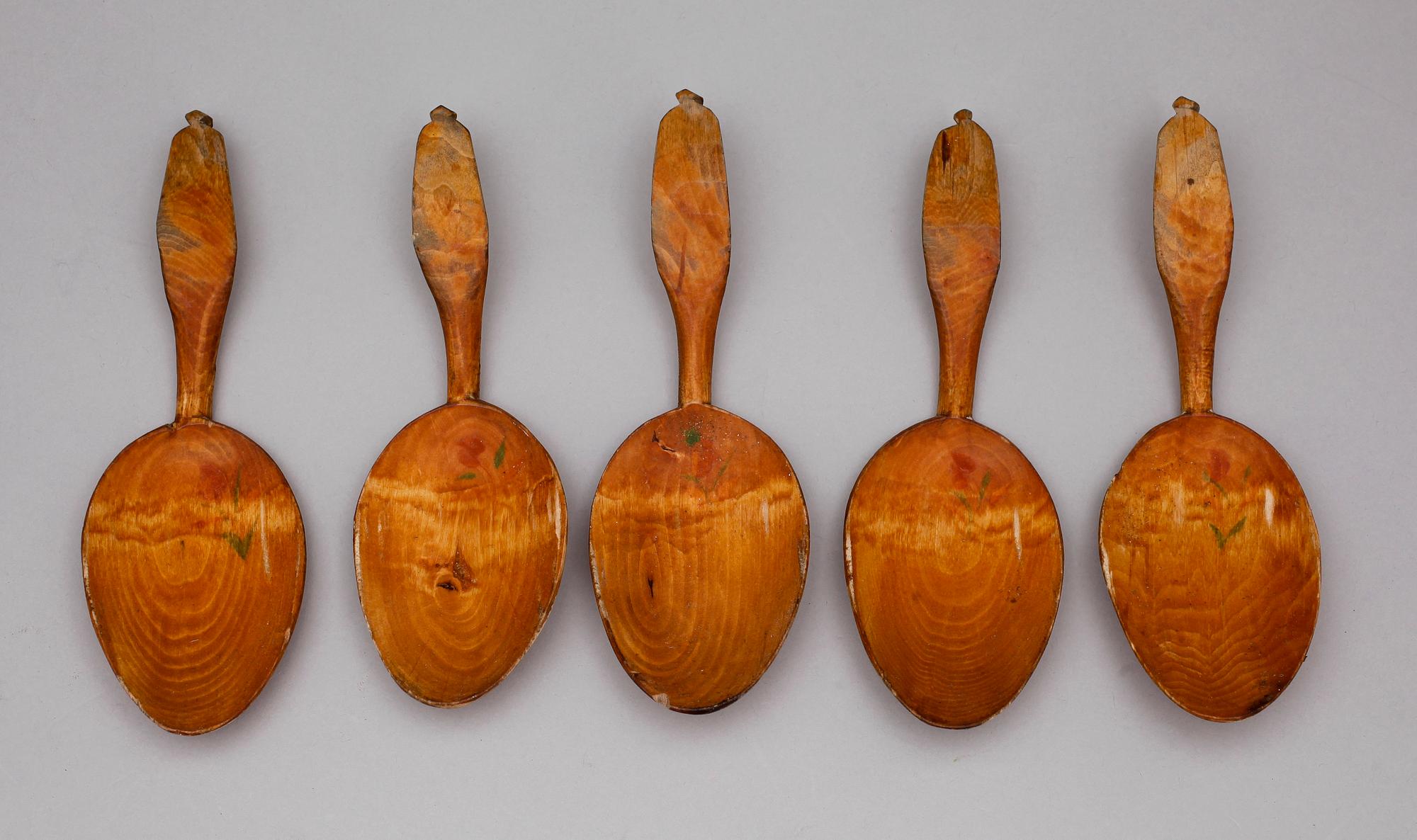 PARTI ALLMOGEFÖREMÅL, 9 delar, trä, enl uppg Hälsingland, 18/1900-tal.