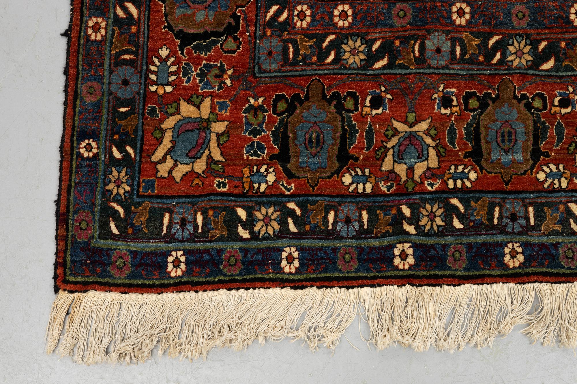 A carpet, semi-antique Veramin, ca 300 x 204 cm.