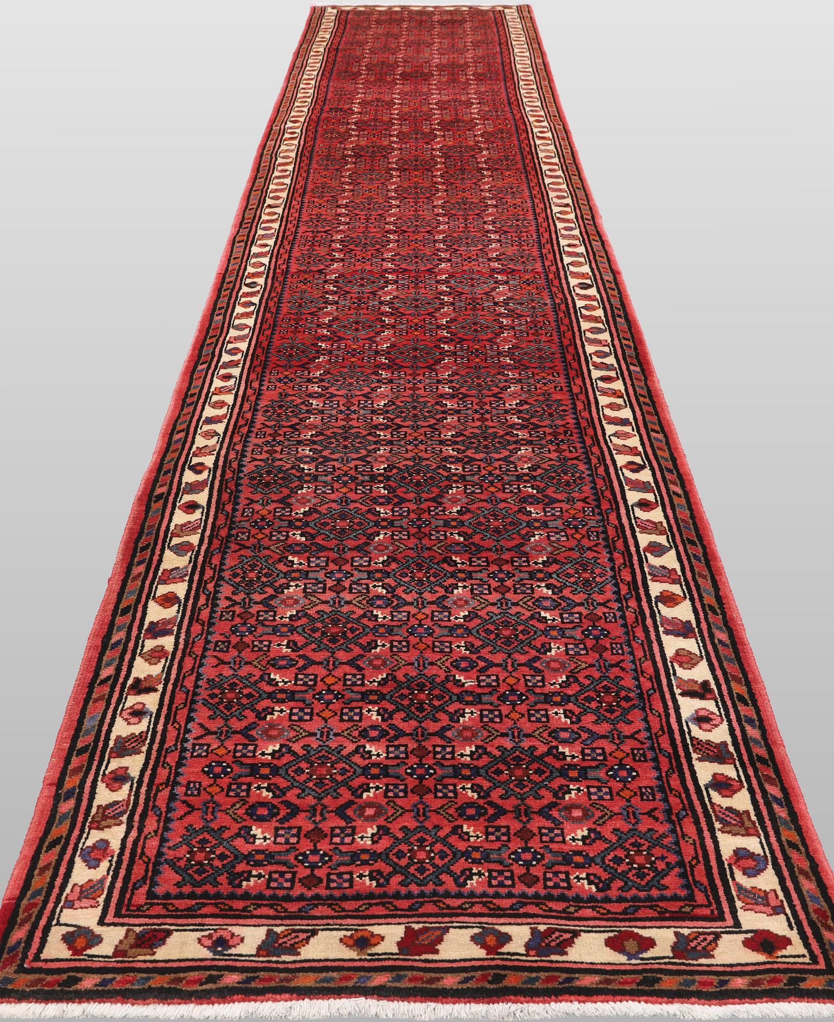 A Hosseinabad runner carpet, 508 x 105 cm.