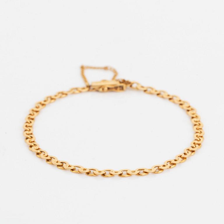 18K gold bracelet.