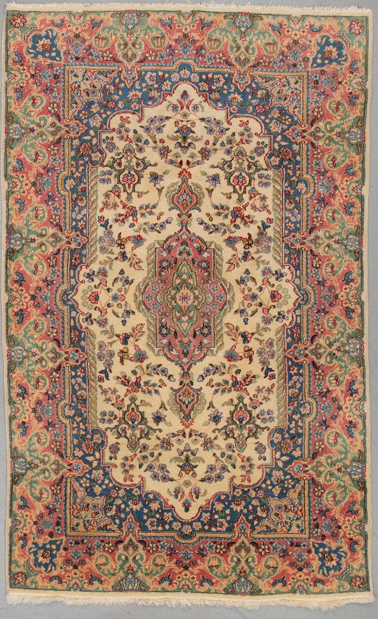 A RUG , semiantik Kirman, ca 245 x 147 cm.