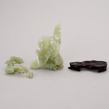A Chinese bowenite sculpture.