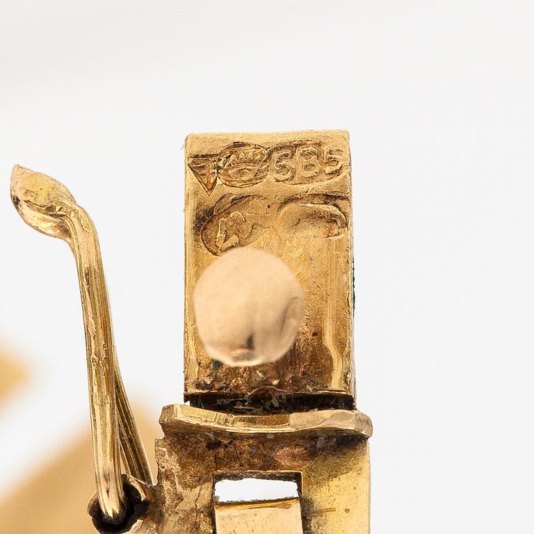 A 14K gold necklace. Import marked Koruteollisuus Tillander, Helsinki 1965.