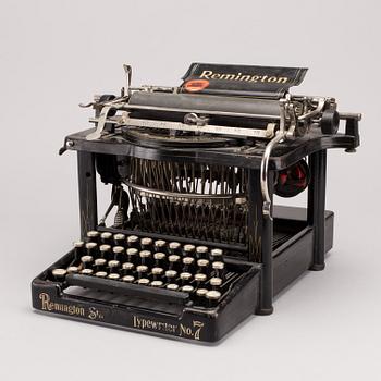 A typewriter Remington.