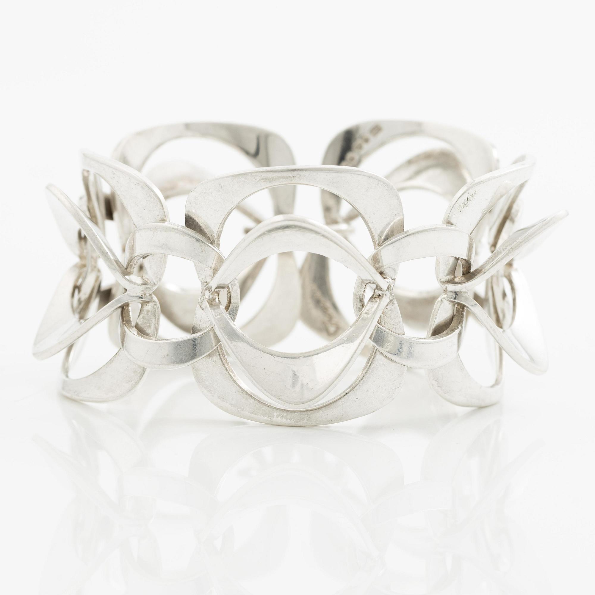 Theresia Hvorslev, a bracelet, silver, Falköping 1972. For Alton.