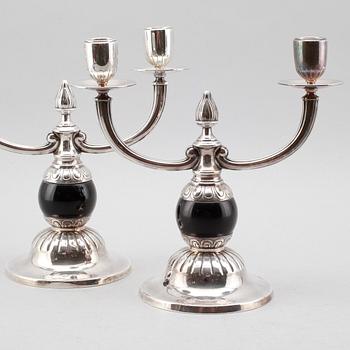 KANDELABRAR, 1 par, nysilver, 1900-talets första hälft.