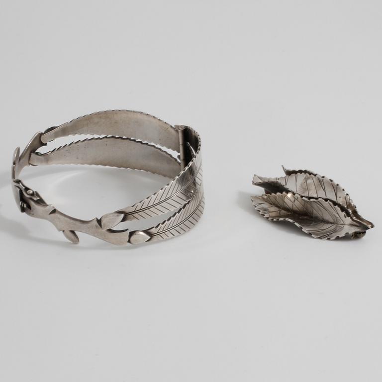 GERTRUD ENGEL, för A Michelsen, Stockholm, 1953, brosch samt armring.