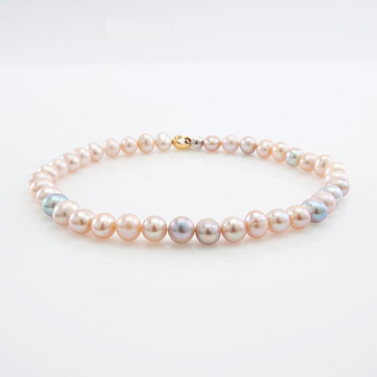 Necklace of cultured freshwater pearls with a clasp in 18K red and white gold from Georg Jensen & Wendel.