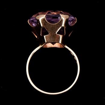 RING, guld 14K, fasettslipad ametist, Korutuote Heinola 1968.