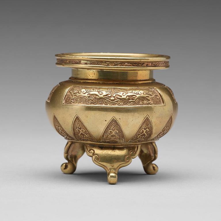 RÖKELSEKAR, brons. Qingdynastin (1644-1912).