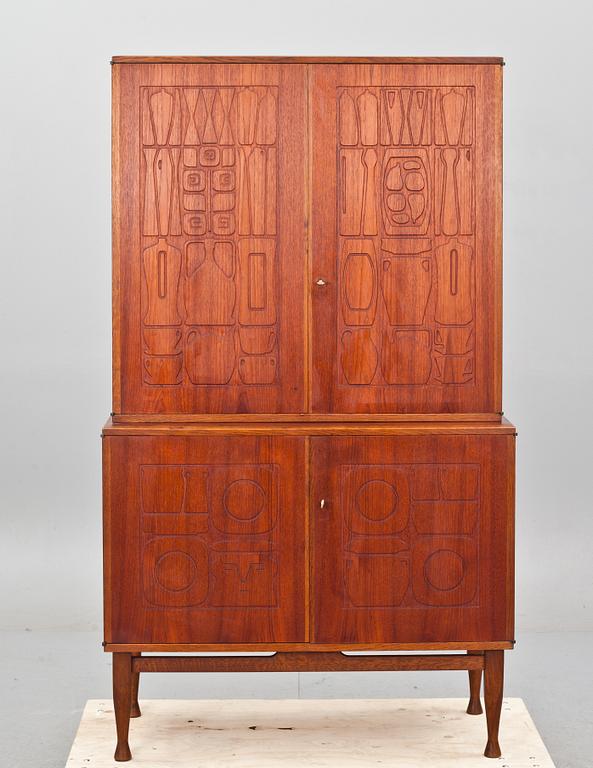 SKÅP. "Krus" Yngve Ekström, märkt Westbergs Möbler AB i Tranås, 1950-tal.