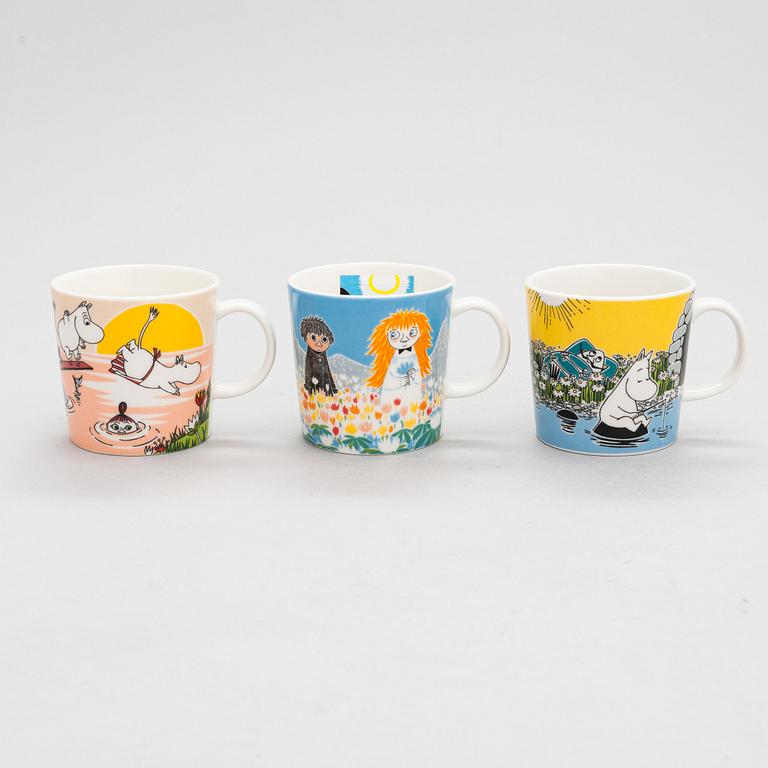 Muumimukeja, 12 kpl, ja kannu, posliinia, Moomin Characters, Arabia.