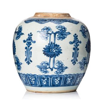 1141. A blue and white jar, Qing dynasty, 18th Century.