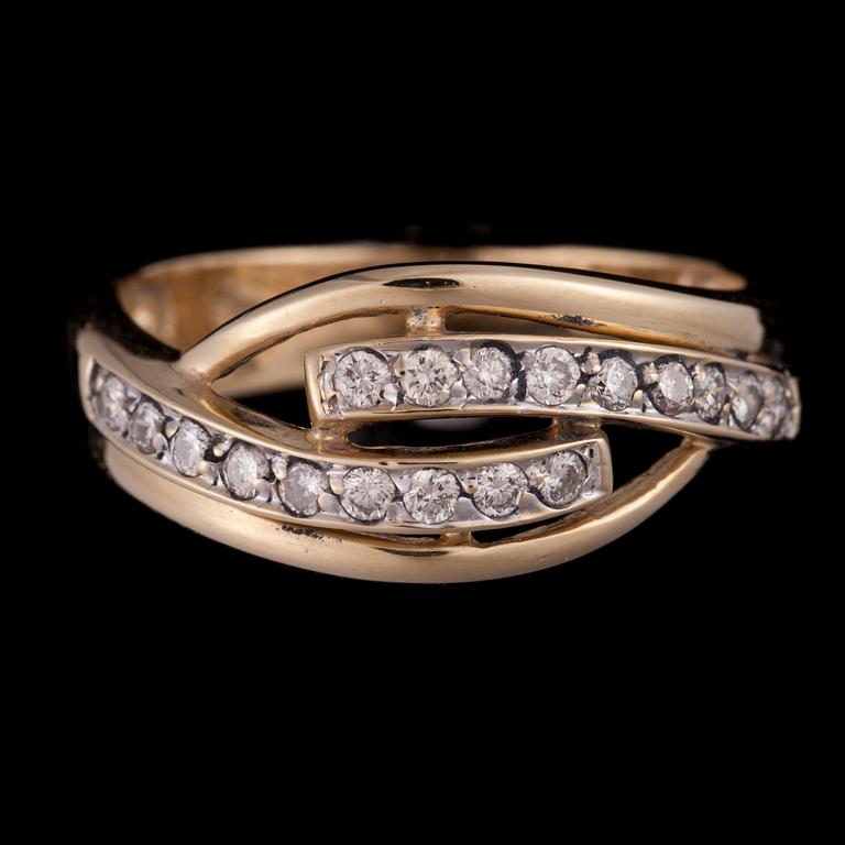 RING, 14K guld, briljantslipade diamanter. Vikt ca 3,4 g.