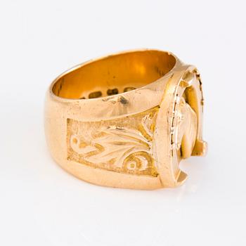 A 18K gold ring with a horseshoe and horse, Finland 1970.