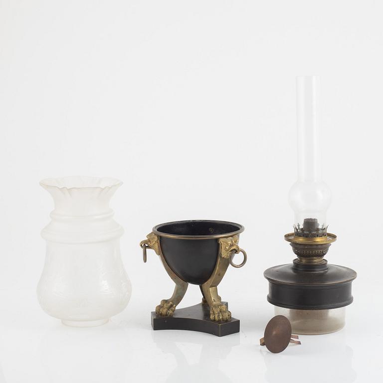 A table kerosene lamp, Empire style, early 20th century.