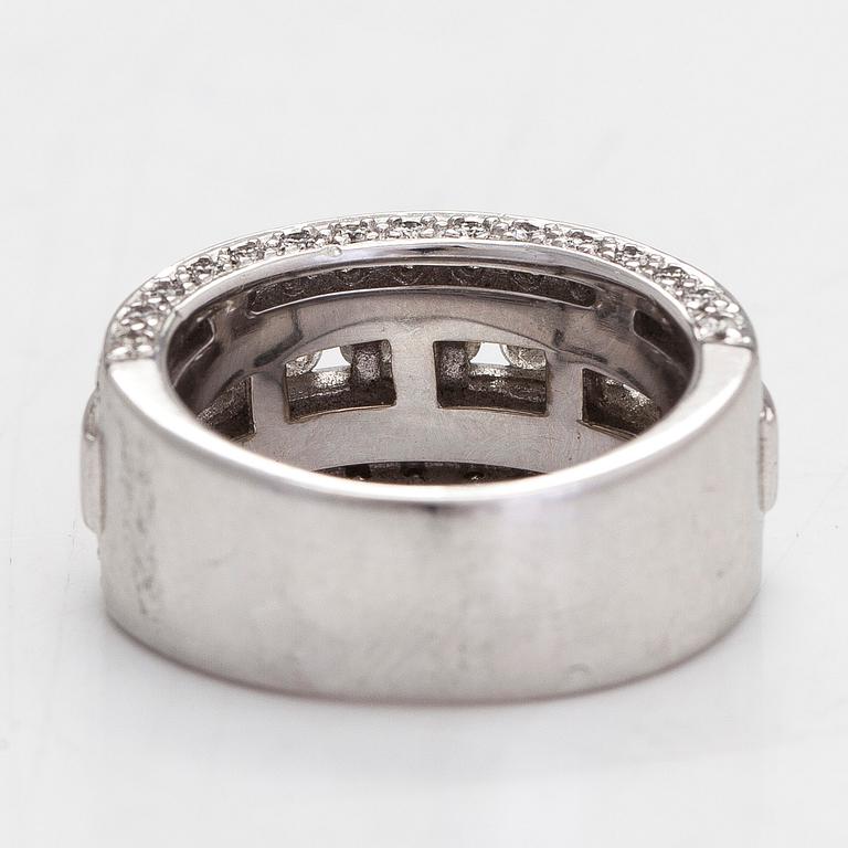 Ring, 14K vitguld, diamanter totalt ca 0.75 ct.
