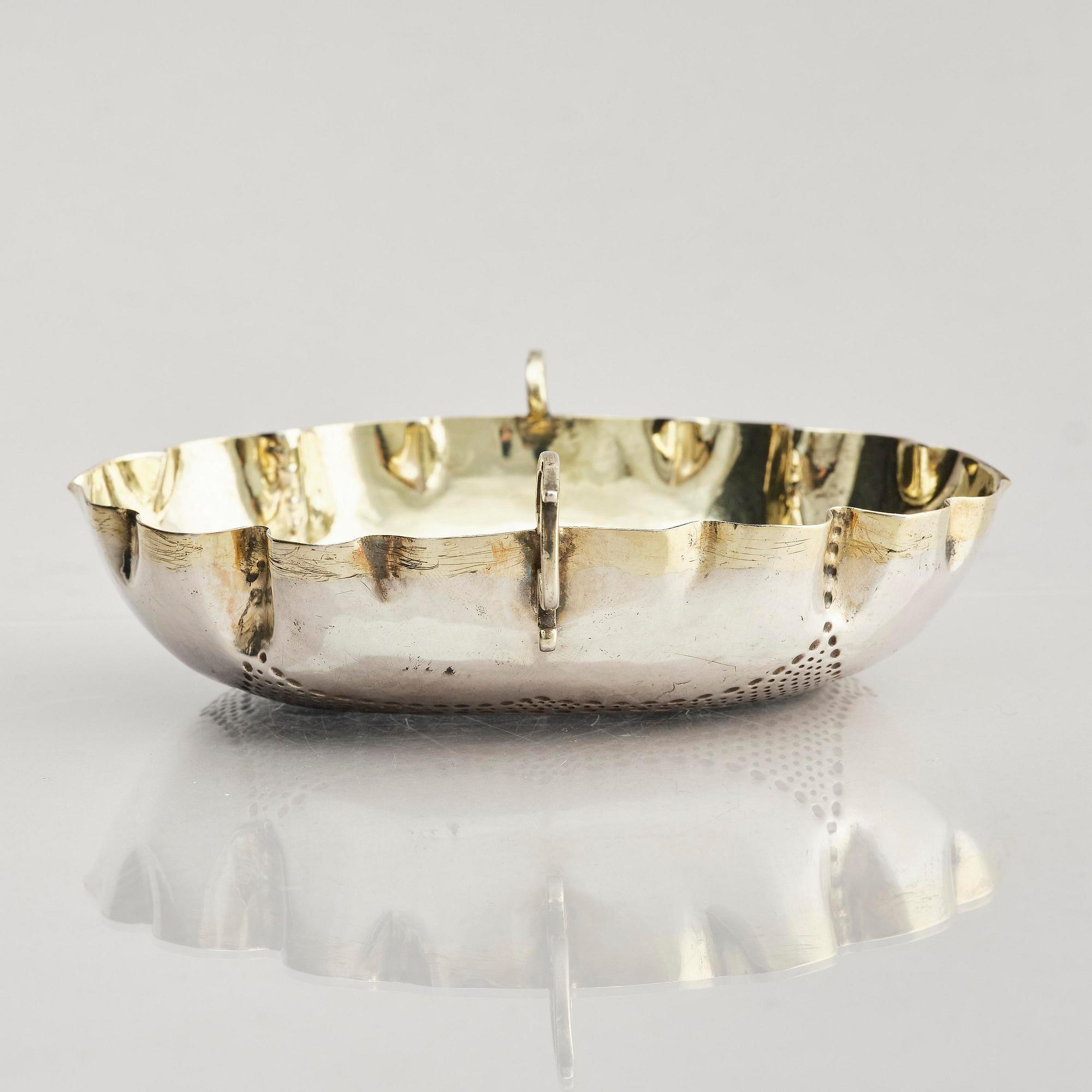 A small German parcel-gilt silver bowl (wine tasting bowl), mark of Johannes Kilian, Augsburg 1689-1692.