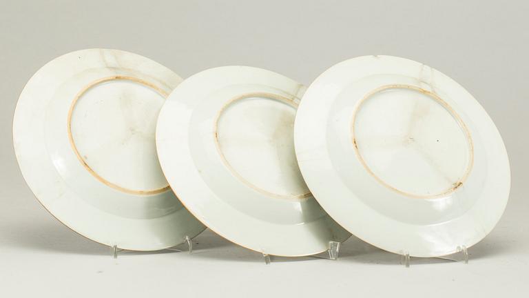 TALLRIKAR, 3 st, porslin, Kina, Qianlong 1736-1795.