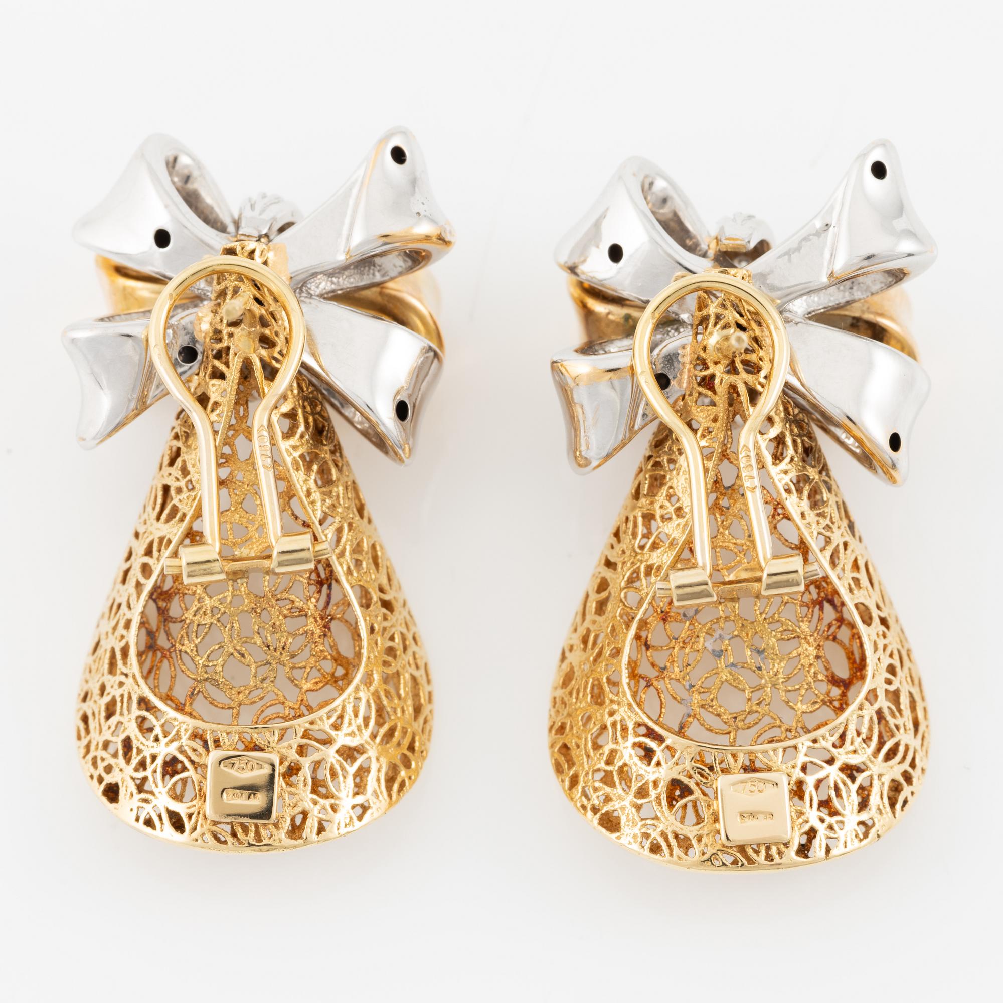 Demi parure, ring and earrings, 18K gold with brilliant-cut diamonds. Italy.