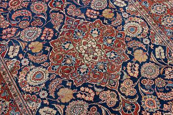 A pair of antique Keshan rugs, central persia, c. 205 x 137 cm.