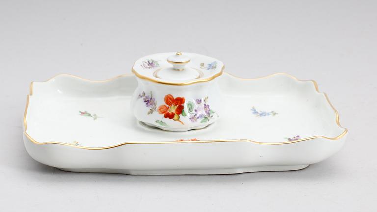 SKRIVSTÄLL, porslin, Meissen, 1800-/1900-tal.